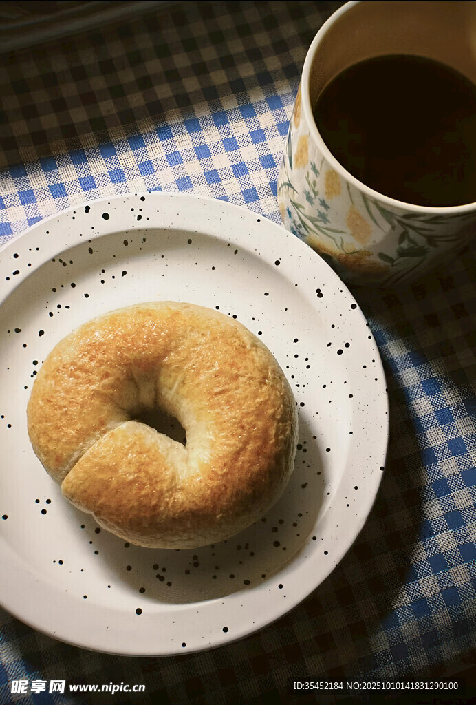 貝果配咖啡