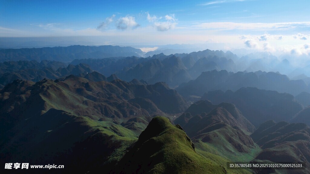 俯瞰連綿青山美景