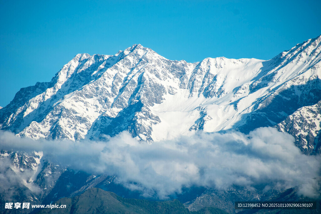 雪山云海壯麗美景