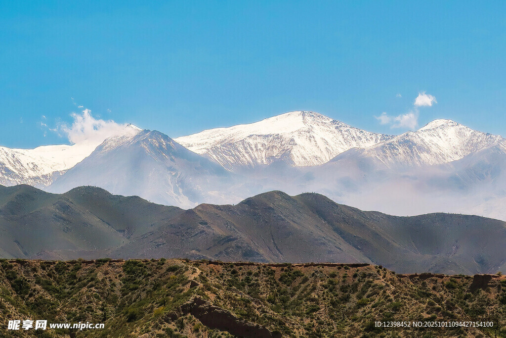 壯麗雪山遠(yuǎn)景