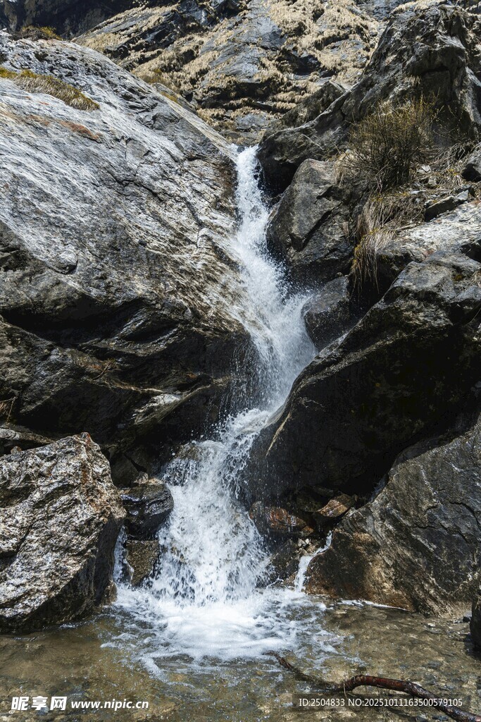 山間小瀑布 靈動自然景