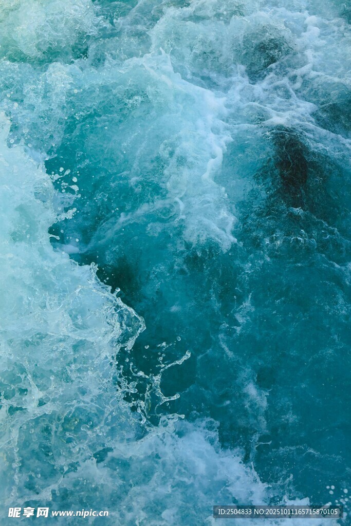 澎湃海浪 藍色海洋奇觀