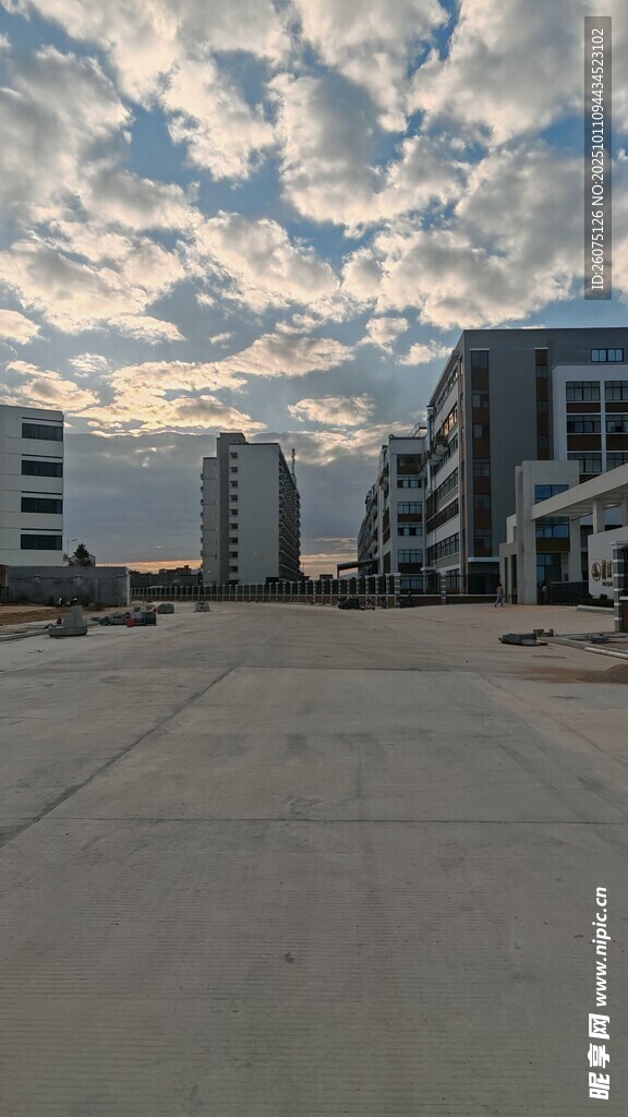 城市空曠場(chǎng)地與現(xiàn)代建筑