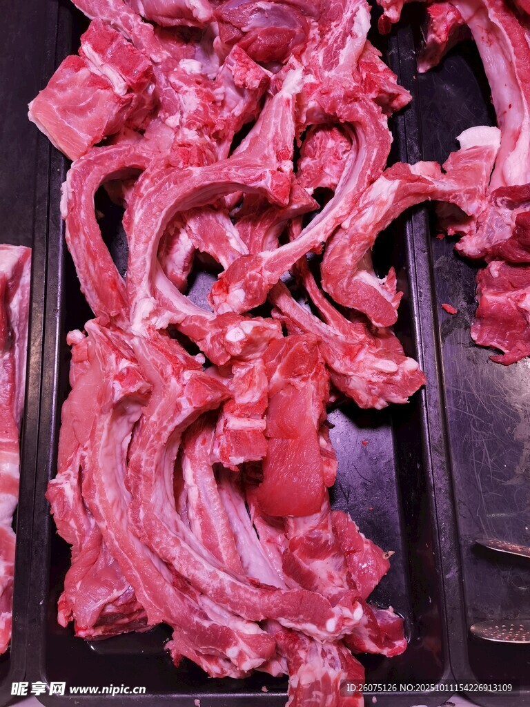 新鮮生排骨食材展示