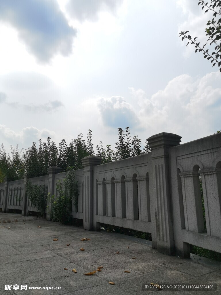 戶外圍墻場景