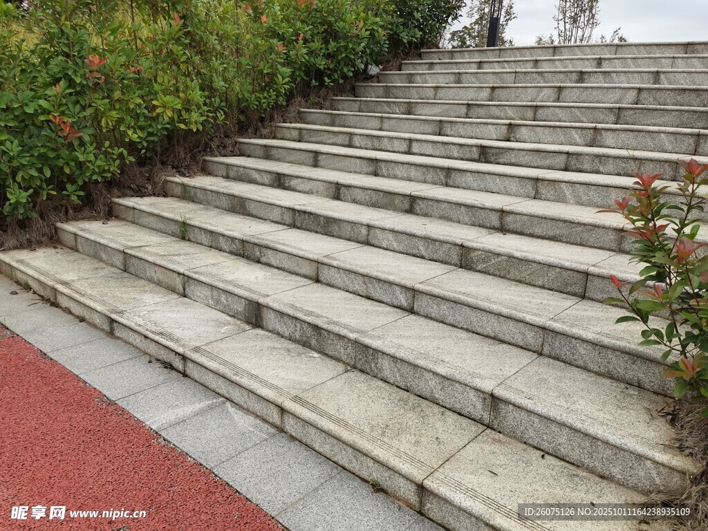 戶外石階步道景觀