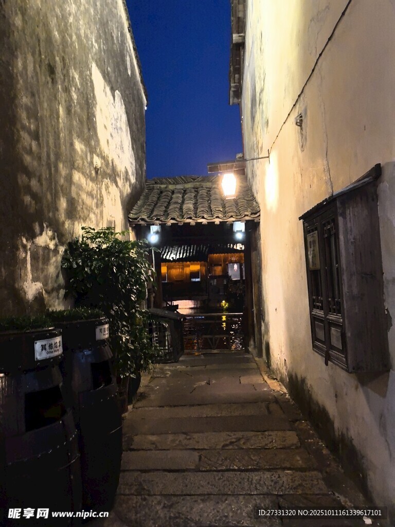 古巷夜景