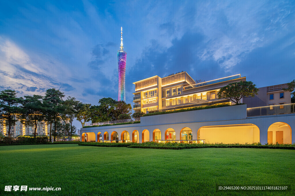 城市中燈火輝煌的建筑景觀