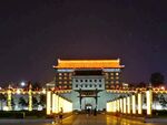 夜晚的宏偉中式建筑景觀