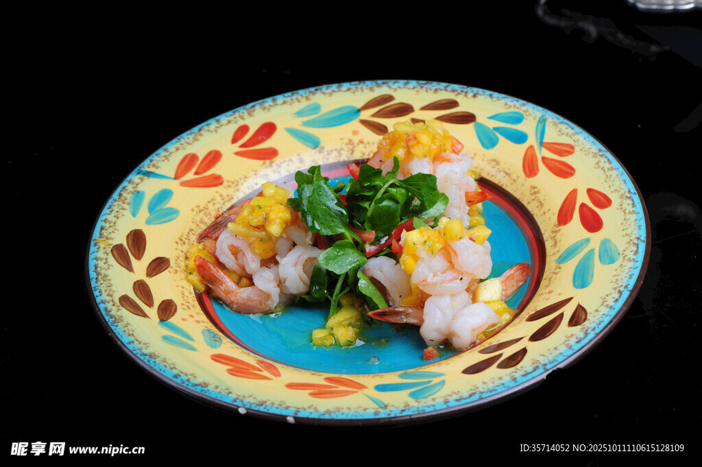 多彩盤中美味蝦仁料理