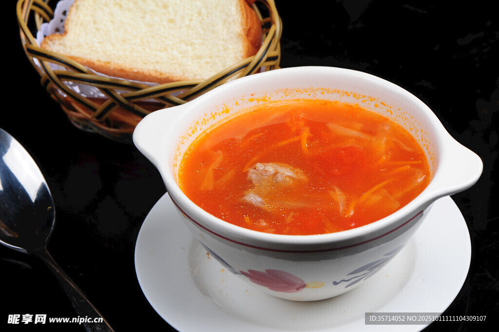 番茄濃湯配面包