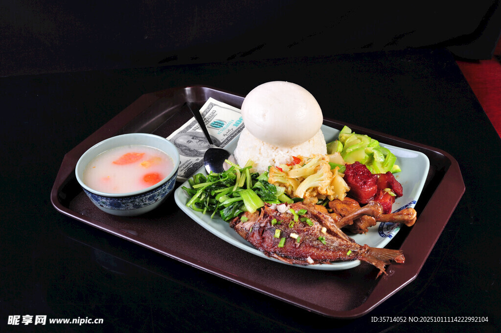 美味烤肉套餐配米飯