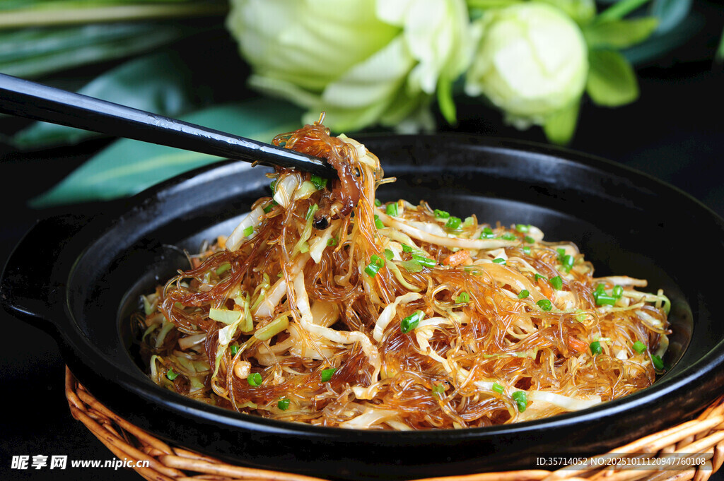 砂鍋粉絲煲美味誘人