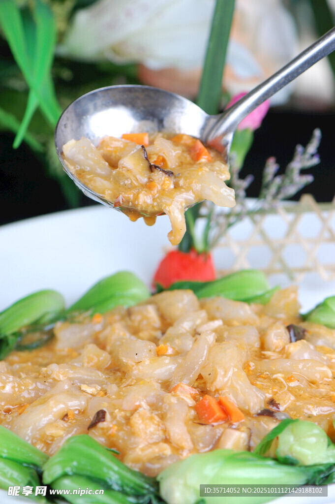 美味蝦仁炒飯配鮮蔬