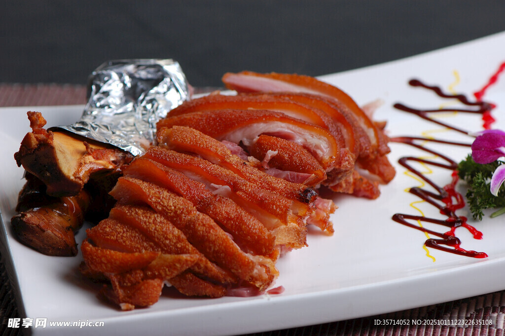 美味醬鹵豬蹄擺盤精致