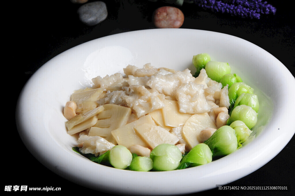 蝦仁豆腐配時(shí)蔬