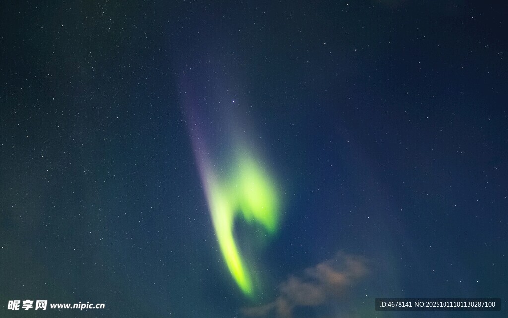 夜空中的神秘綠色光帶