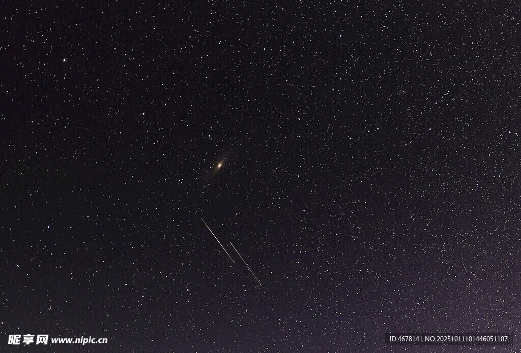 夜空中的流星劃過(guò)