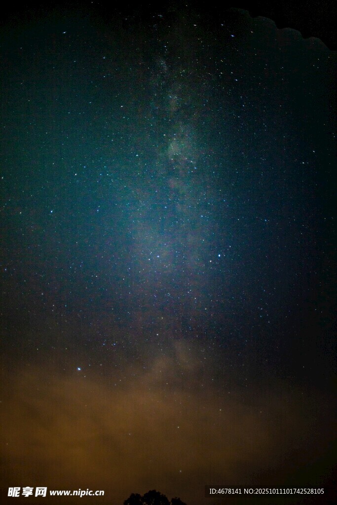 璀璨星空下的神秘夜色