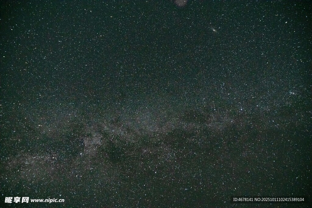 夜空下的朦朧景象