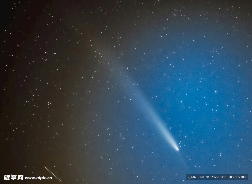 夜空中閃耀的彗星