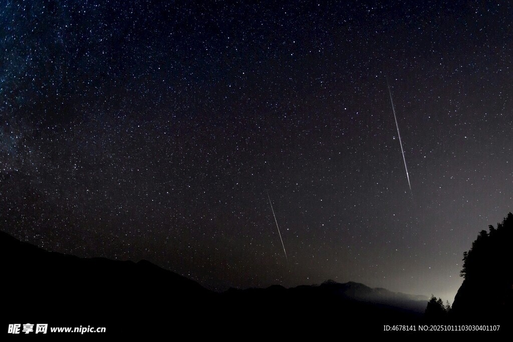 夜空流星劃過壯麗景象