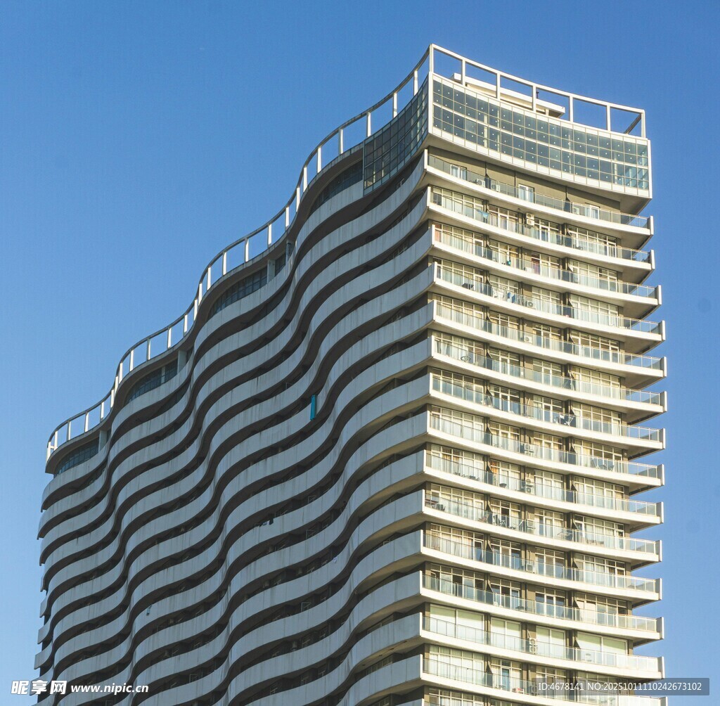 現(xiàn)代風(fēng)格高層波浪形建筑