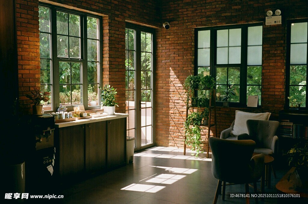 復古風陽光灑落室內空間