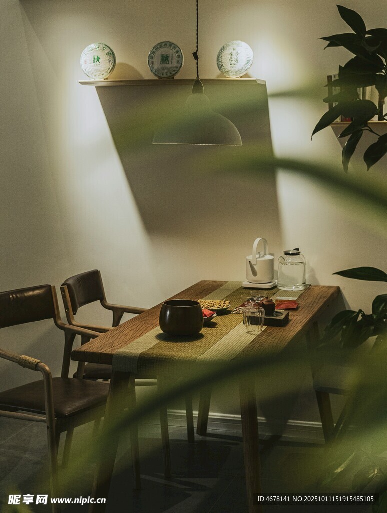 溫馨簡(jiǎn)約風(fēng)室內(nèi)用餐場(chǎng)景