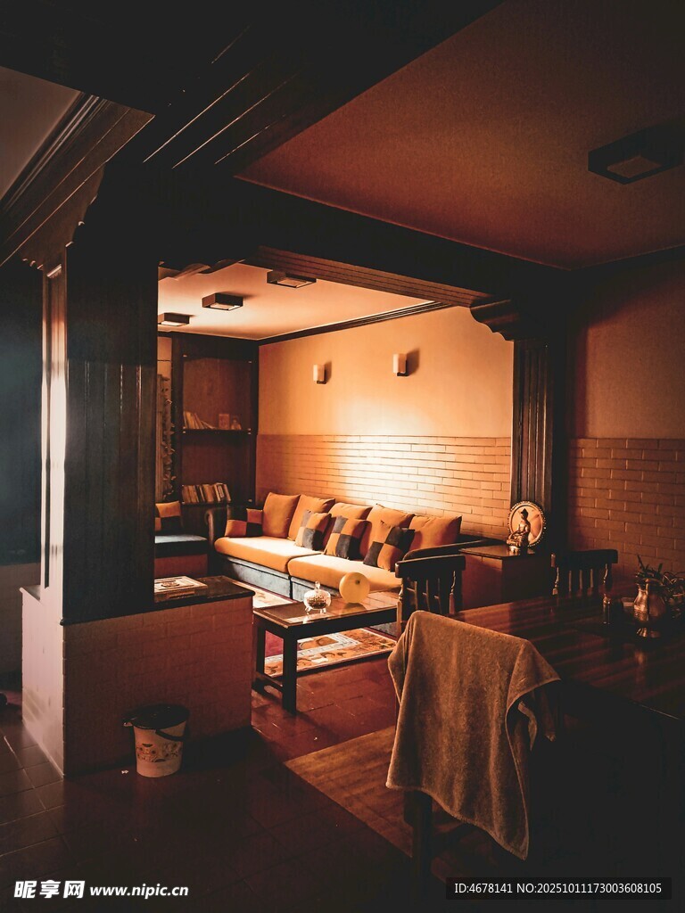 溫馨復(fù)古風(fēng)格的室內(nèi)客廳場景