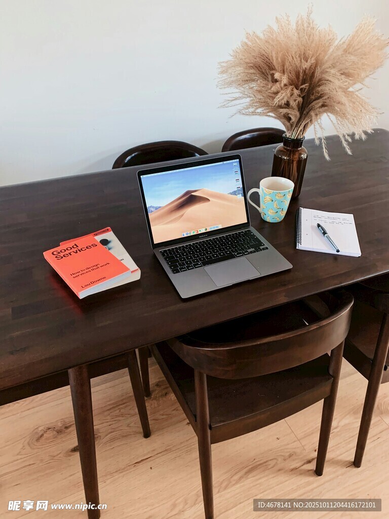 簡約書桌辦公場景布置