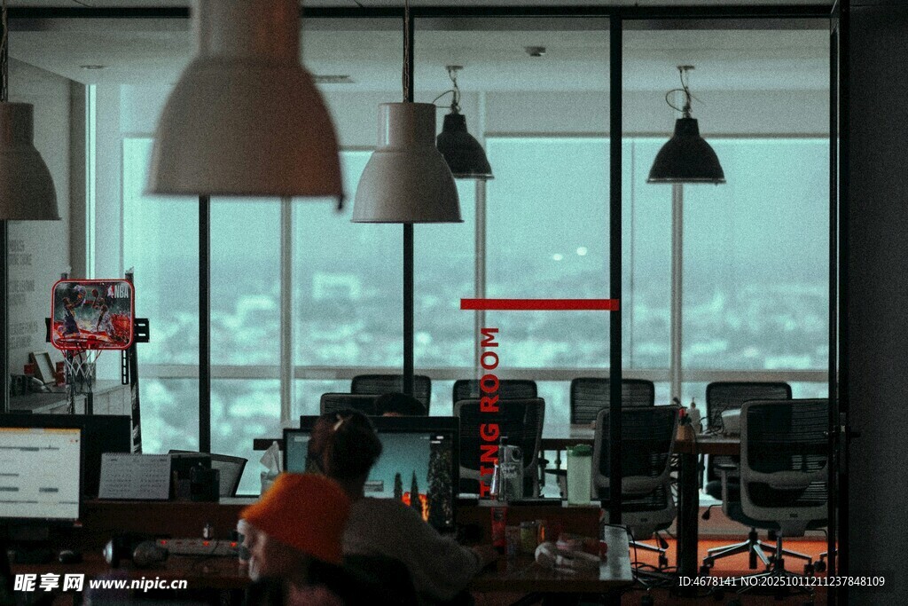 現(xiàn)代辦公空間內(nèi)景