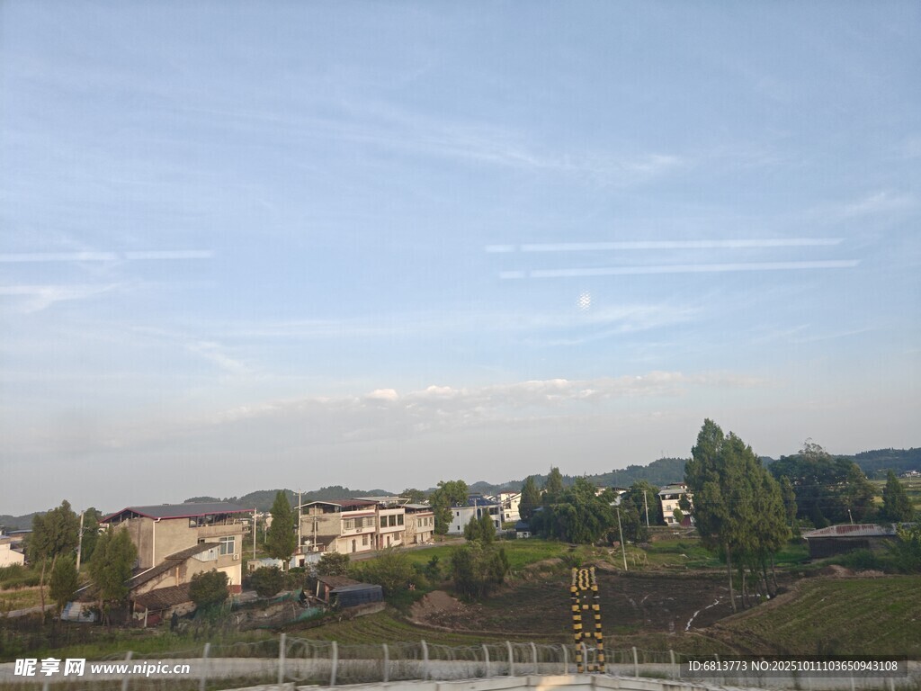 城郊風景 寧靜的建筑與自然