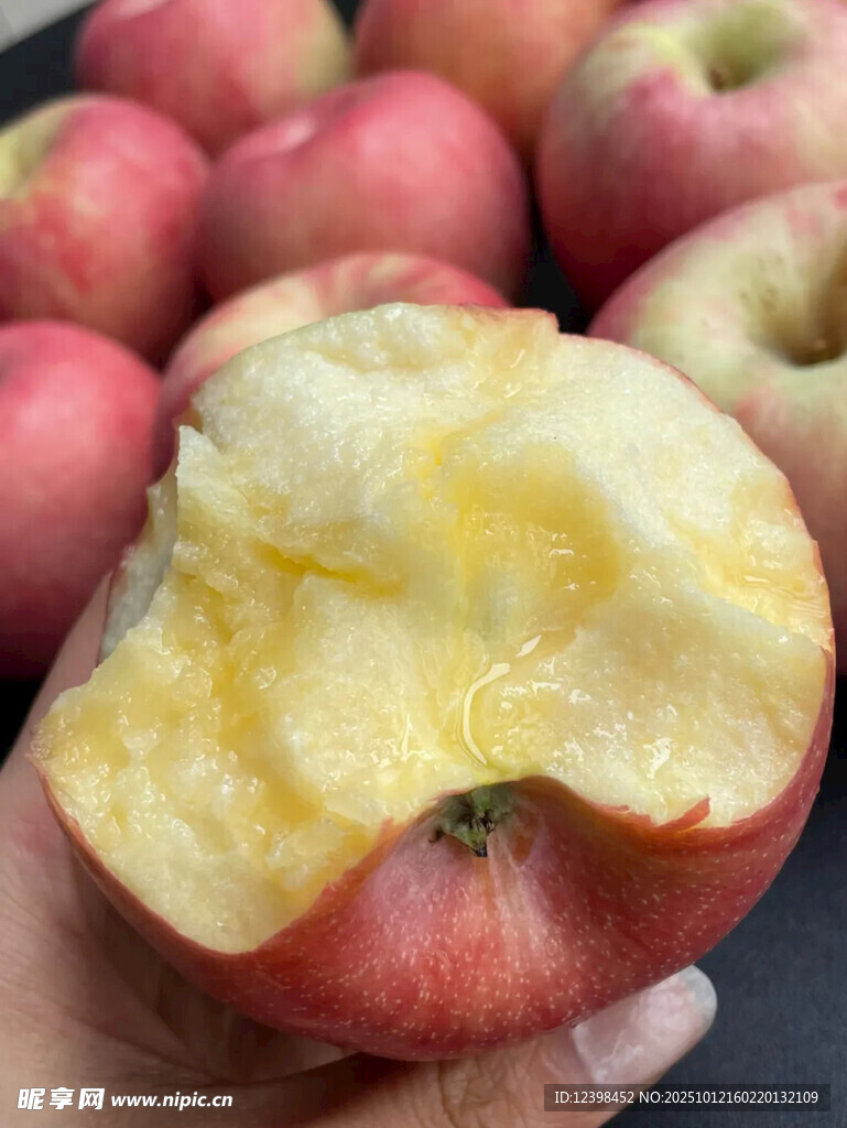 咬過(guò)的紅蘋果
