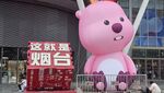 粉色萌趣充氣豬造型裝置