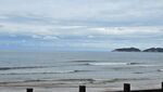 海邊風(fēng)景 遠(yuǎn)處小島與海浪