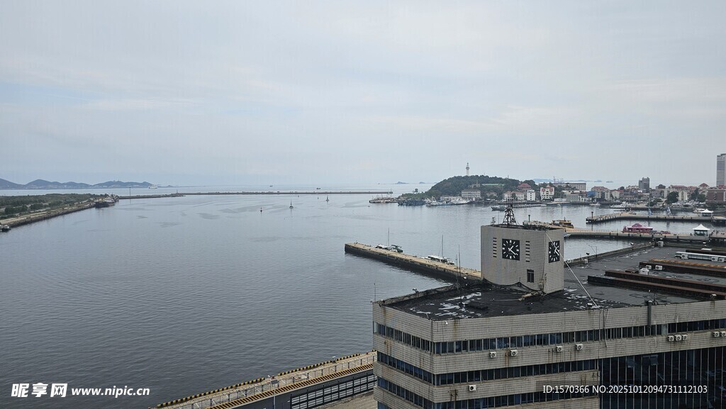 城市河畔建筑景觀