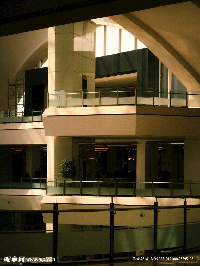 室內(nèi)拱形建筑結(jié)構(gòu)景觀