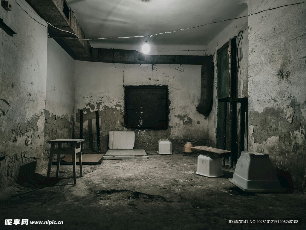 廢棄房間內(nèi)的破敗景象
