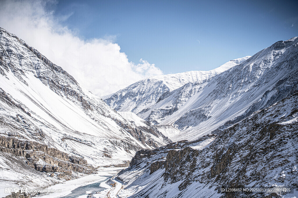 壯麗雪山山谷風(fēng)景