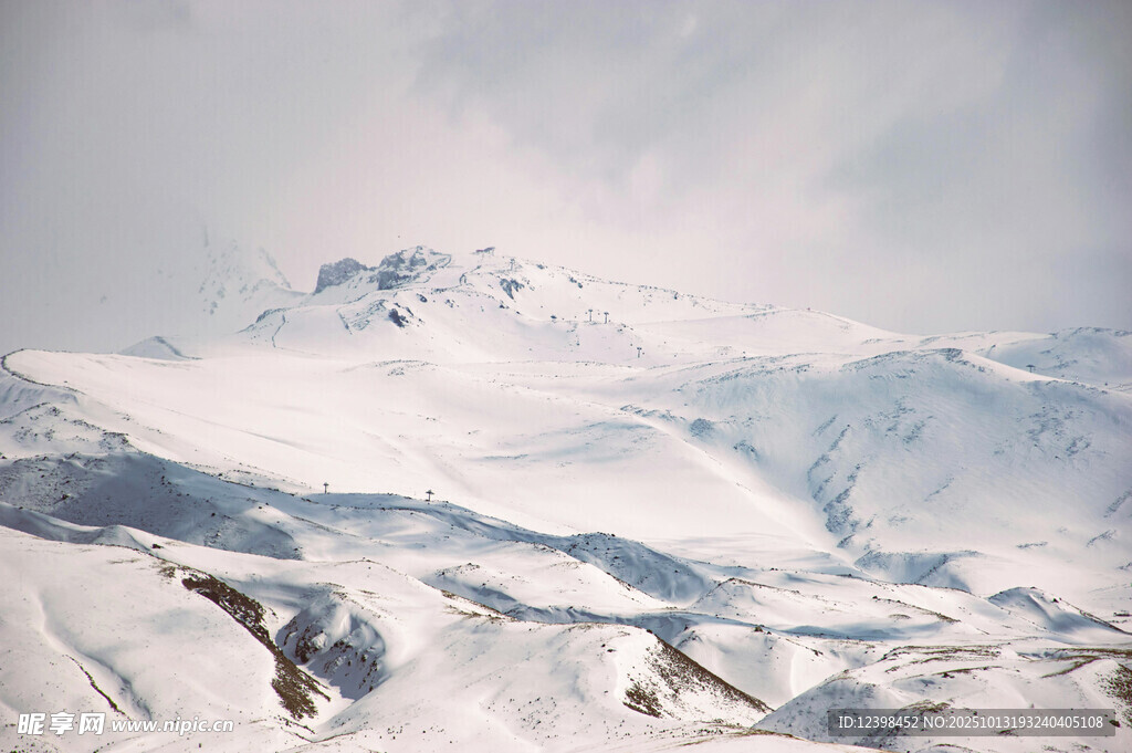 壯麗雪山景觀