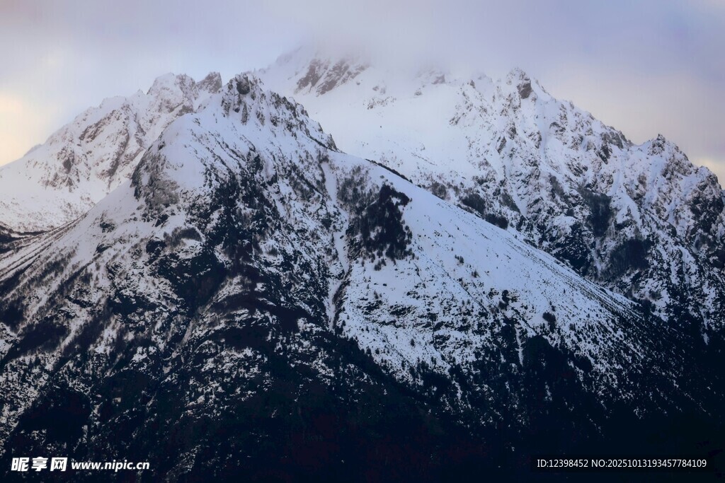 雪山壯麗景觀
