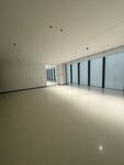空曠明亮的現(xiàn)代化室內(nèi)空間