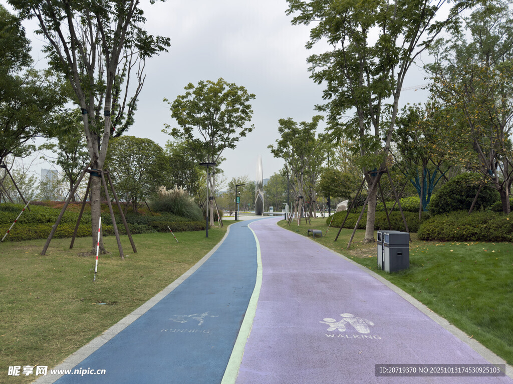 城市彩色健身步道景觀