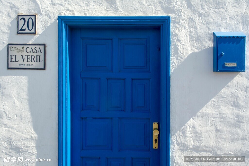 藍(lán)門白墻的清新地中海風(fēng)