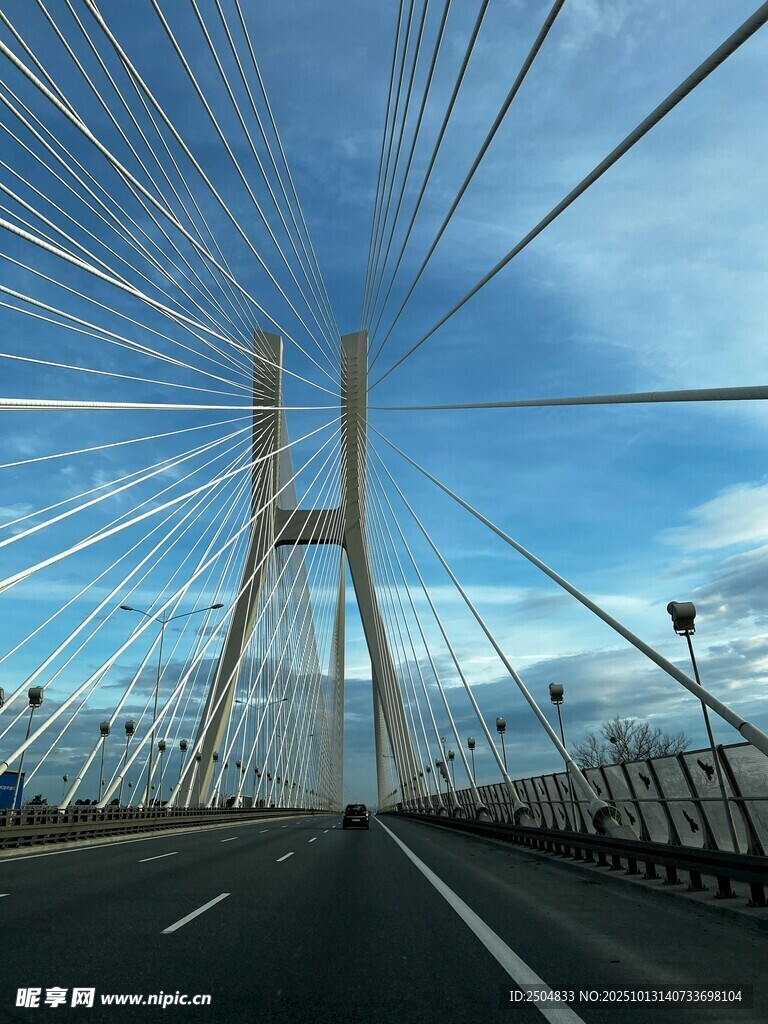 宏偉跨海大橋遠(yuǎn)景