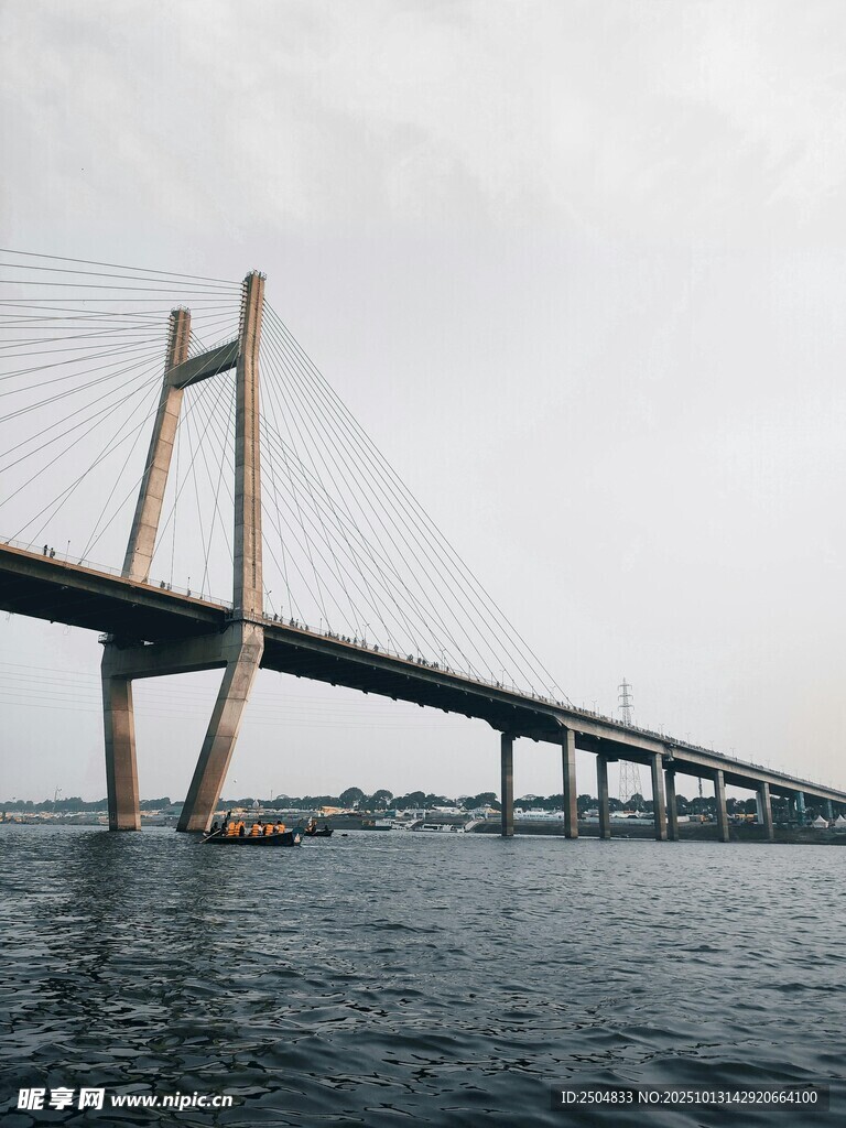 海上大橋壯觀景象
