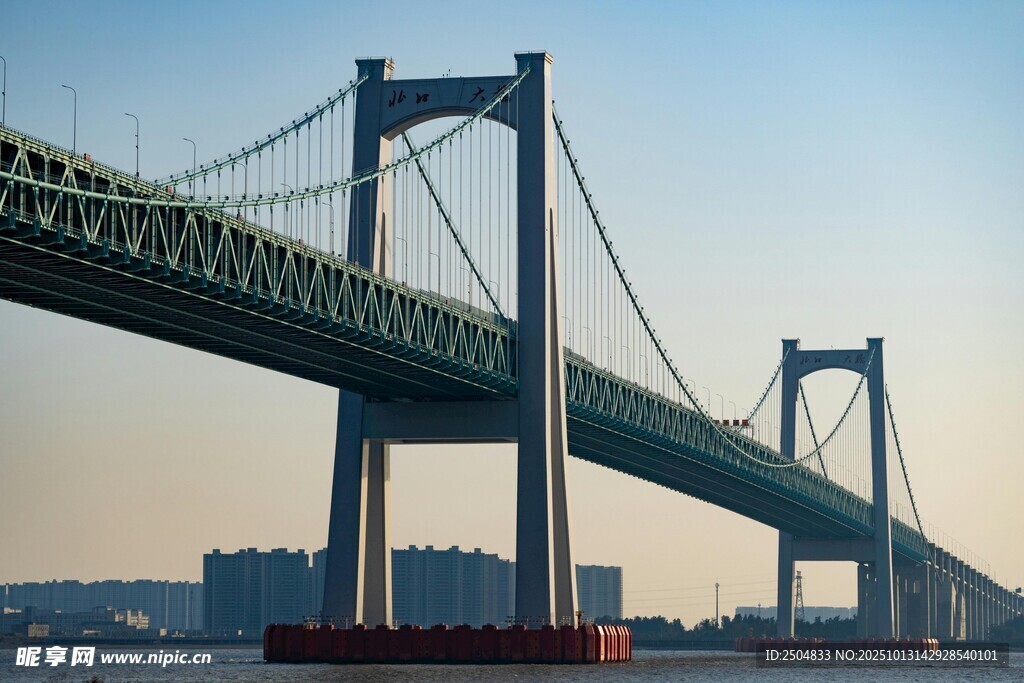 跨海大橋橫跨天際