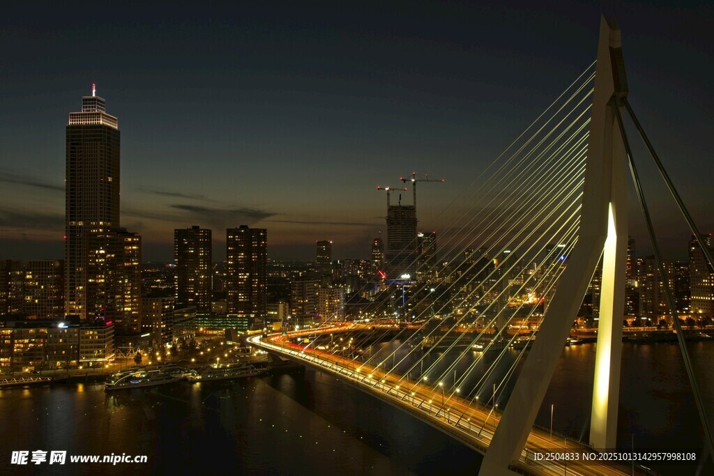 城市夜景橋梁璀璨風(fēng)光
