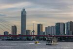 城市河畔高樓景觀